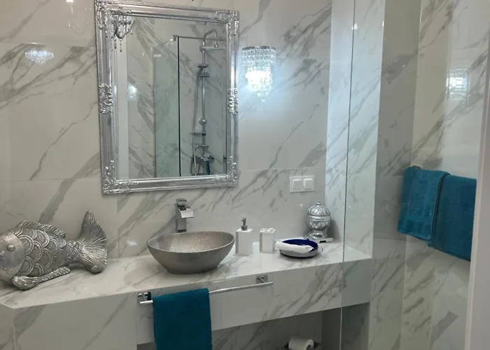 Cyprian De Lux Z Ogrodem *